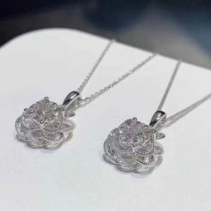 Exquisite hollow flower shape pendent necklace